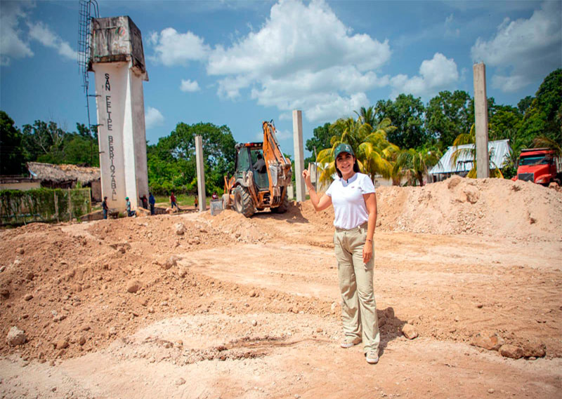 Mary Hernández entrega pisos firmes a cuatro localidades mayas