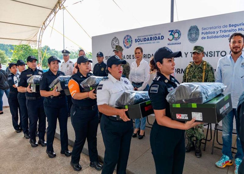 Lili Campos entrega equipo y anuncia aumento en seguro de vida a policías