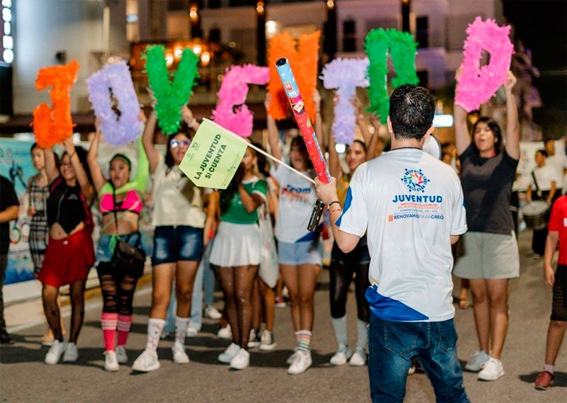 Inauguran el Mes de la Juventud con exitoso desfile