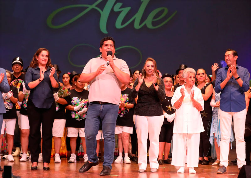 Celebran adultos mayores “Una Vida en el Arte”