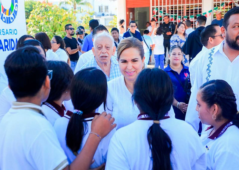 Fomenta Lili Campos valores cívicos en estudiantes