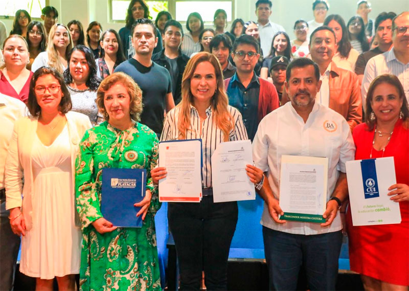 Firman convenio en beneficio de universitarios