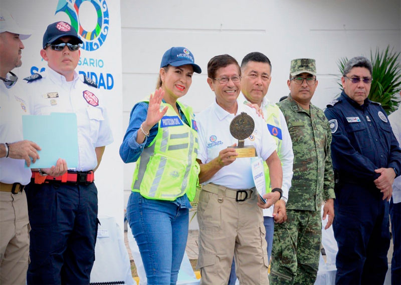 Elementos de Protección Civil ya tienen nuevos uniformes