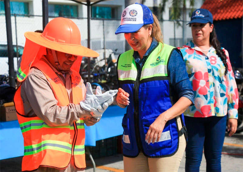 Protege Lili Campos a trabajadores de Servicios Públicos