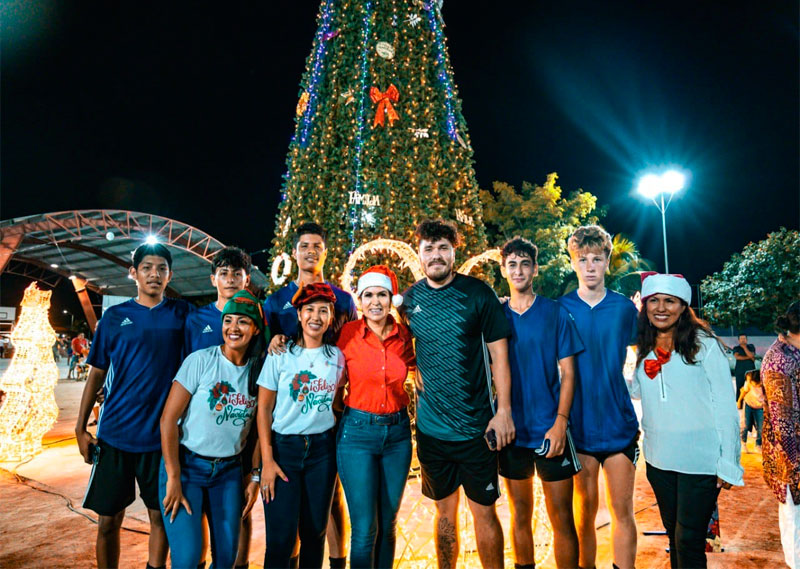 Se enciende la navidad en Puerto Aventuras