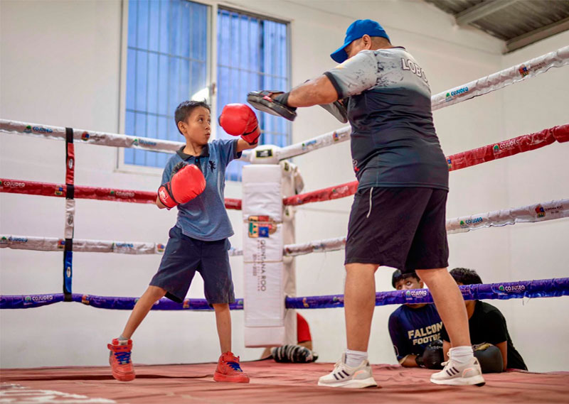 Mary Hernández impulsa el deporte en Felipe Carrillo Puerto con entrega de equipamiento de box