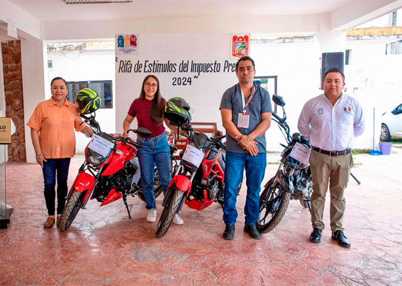 Mary Hernández encabeza exitosa rifa de tres motocicletas por Estímulos Fiscales 2024