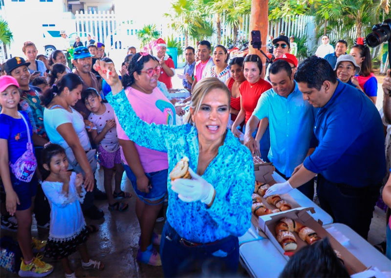 DIF festeja a los reyes del hogar