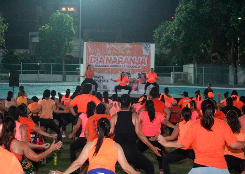 Realizan con éxito la mega clase “Día Naranja: Bailando contra la violencia”