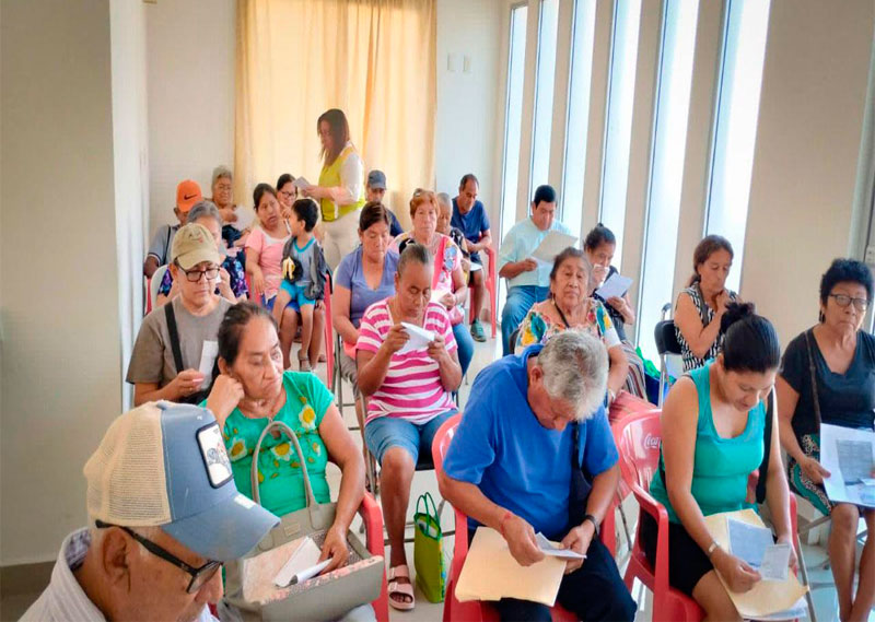 Atención a las personas de la tercera edad en el Club del Adulto Mayor en Puerto Aventuras