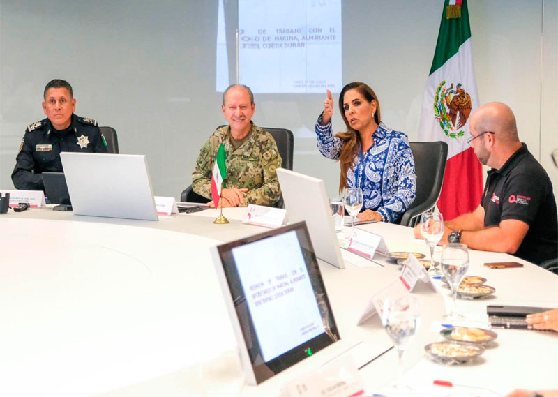 Mara Lezama revisa con Secretario de Marina, Rafael Ojeda “Estrategia implementada contra el sargazo en Quintana Roo”