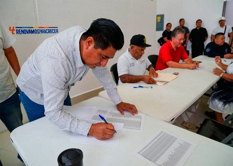 Realizan firma de escrituras para las primeras 100 familias de Cristo Rey