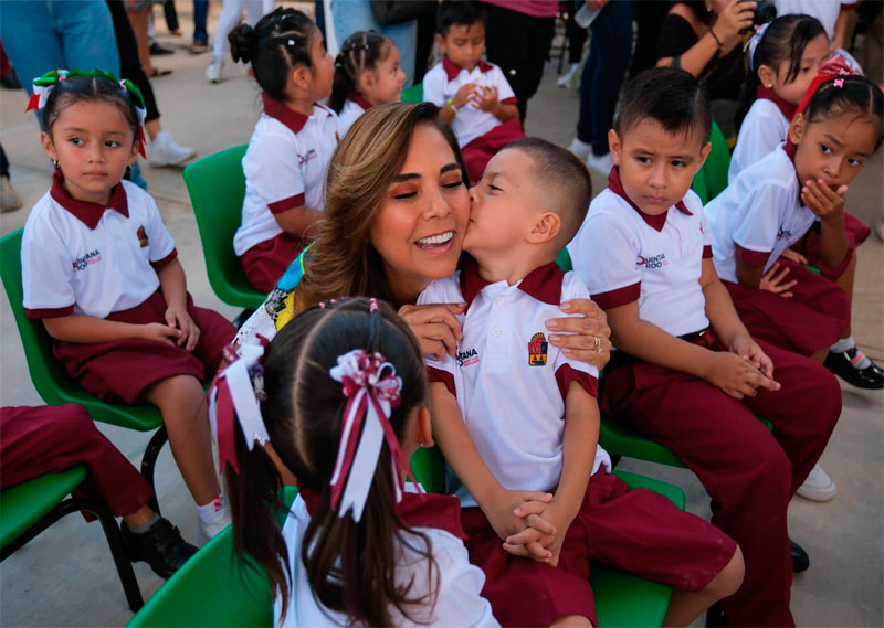 Mara Lezama inaugura el Ciclo Escolar 2024-2025 con entrega de uniformes, útiles y mochilas gratuitos