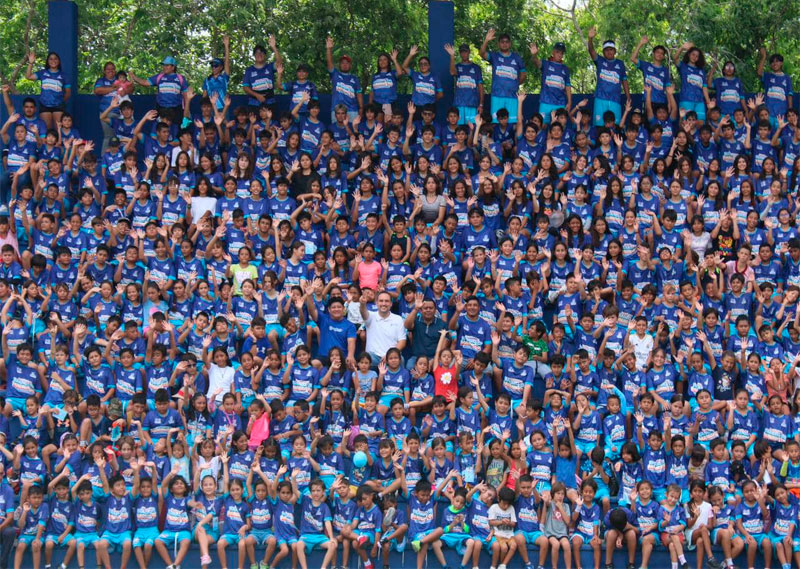 Concluye con la foto oficial el exitoso curso de verano Baaxlo’ob Paalalo’ob en Solidaridad