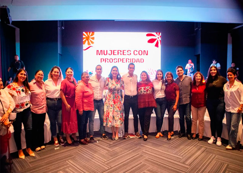 Cientos de mujeres reciben al senador Eugenio Segura en el foro “Diálogos por la prosperidad de las mujeres de Solidaridad”