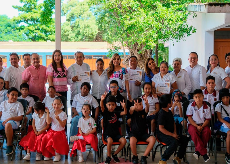 Visita sorpresa de Mara Lezama a niñas y niños del CAM “Albert Einstein” y anuncia la rehabilitación de escuela para su bienestar